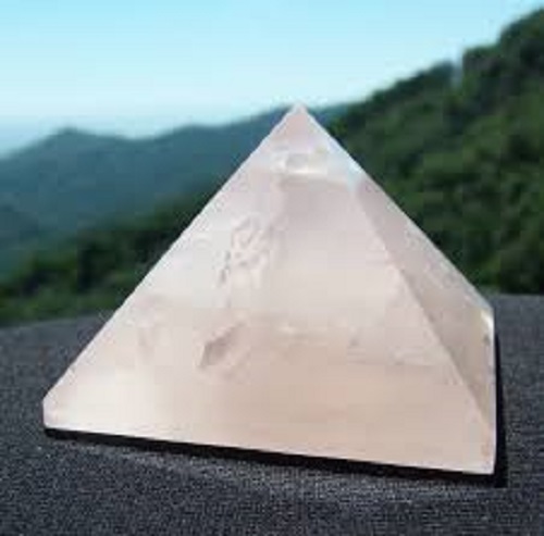 Pirámides de cristal