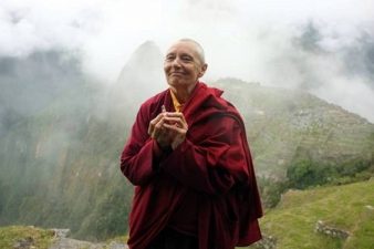 Monja budista enseña todo lo aprendido Del Himalaya al mundo